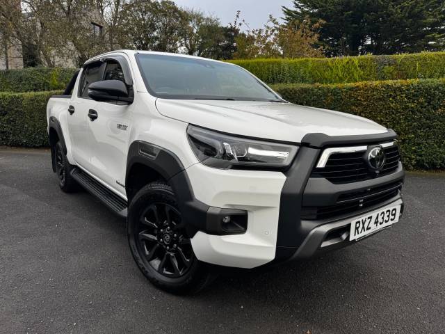 Toyota Hilux 2.8 𝐕𝐄𝐇𝐈𝐂𝐋𝐄 𝐑𝐄𝐒𝐄𝐑𝐕𝐄𝐃 Pick Up Diesel White