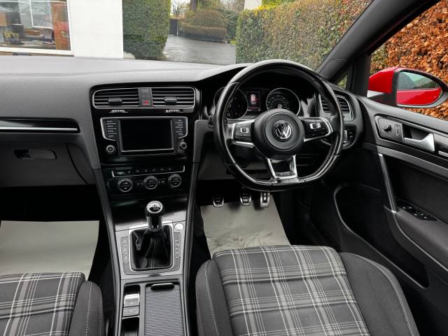 2017 Volkswagen Golf 2.0 𝐕𝐄𝐇𝐈𝐂𝐋𝐄 𝐑𝐄𝐒𝐄𝐑𝐕𝐄𝐃