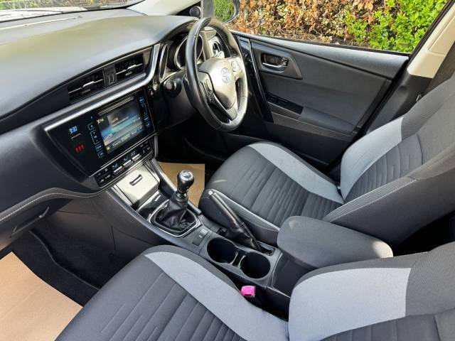 2016 Toyota Auris 1.6 D-4D Business Edition 5dr