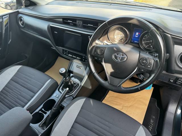 2016 Toyota Auris 1.6 D-4D Business Edition 5dr
